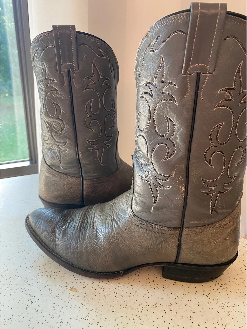 Nocona leather gray two tone pointed toe pull on cowboy boots 10D men’s vintage